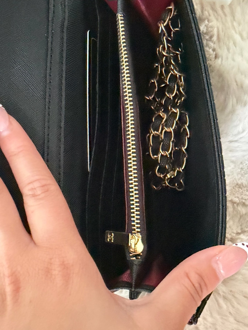 Women’s Black Chain-Detail Crossbody Bag - Sleek Gold Hardware Wallet